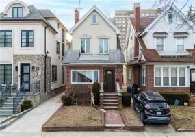 1006 East 22nd Street, Brooklyn, New York 11210, 4 Bedrooms Bedrooms, ,3.5 BathroomsBathrooms,Residential,For Sale,East 22nd,489718