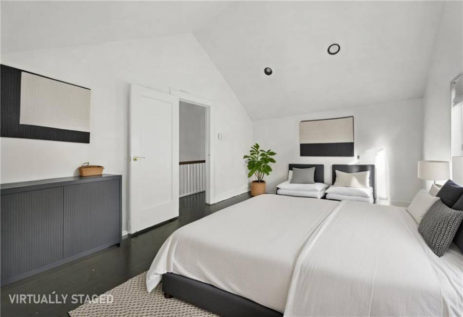 1006 East 22nd Street, Brooklyn, New York 11210, 4 Bedrooms Bedrooms, ,3.5 BathroomsBathrooms,Residential,For Sale,East 22nd,489718