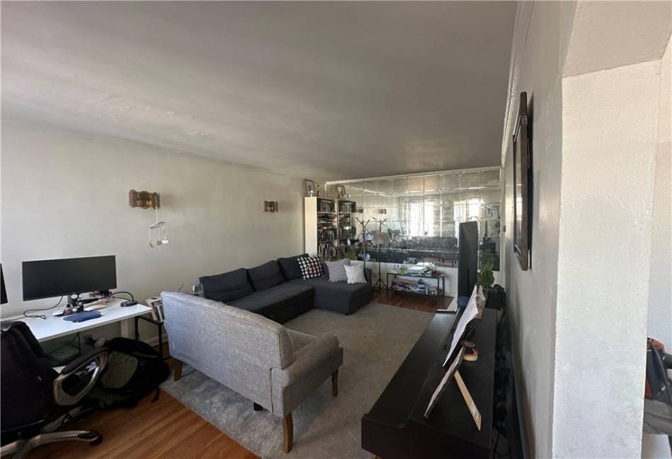 68-10 60th Drive, Queens, New York 11378, 3 Bedrooms Bedrooms, ,1.75 BathroomsBathrooms,Residential,For Sale,60th,489725