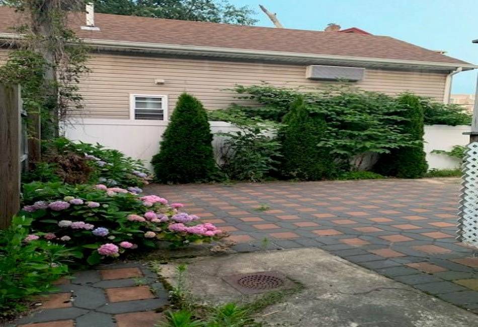 150 Beach 93rd Street, Rockaway Beach, New York 11693, 3 Bedrooms Bedrooms, ,Residential,For Sale,Beach 93rd,489728