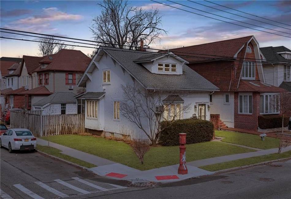2703 Avenue S, Brooklyn, New York 11229, 2 Bedrooms Bedrooms, ,2.5 BathroomsBathrooms,Residential,For Sale,Avenue S,489679
