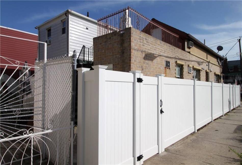 2525 Harway Avenue, Brooklyn, New York 11214, 2 Bedrooms Bedrooms, ,1 BathroomBathrooms,Residential,For Sale,Harway,489736