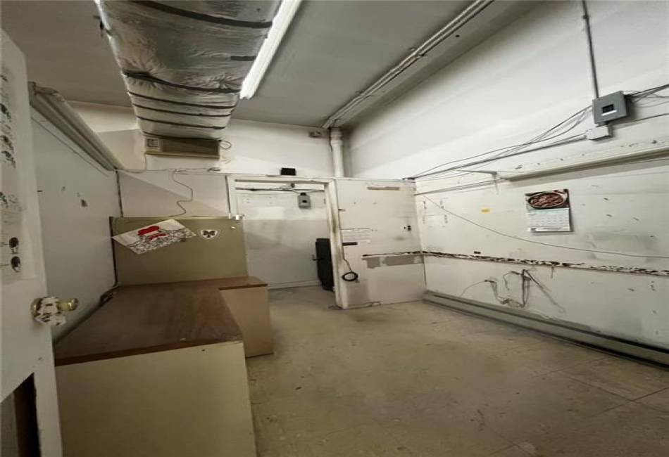 176 Avenue U, Brooklyn, New York 11223, ,Rental,For Sale,Avenue U,489709