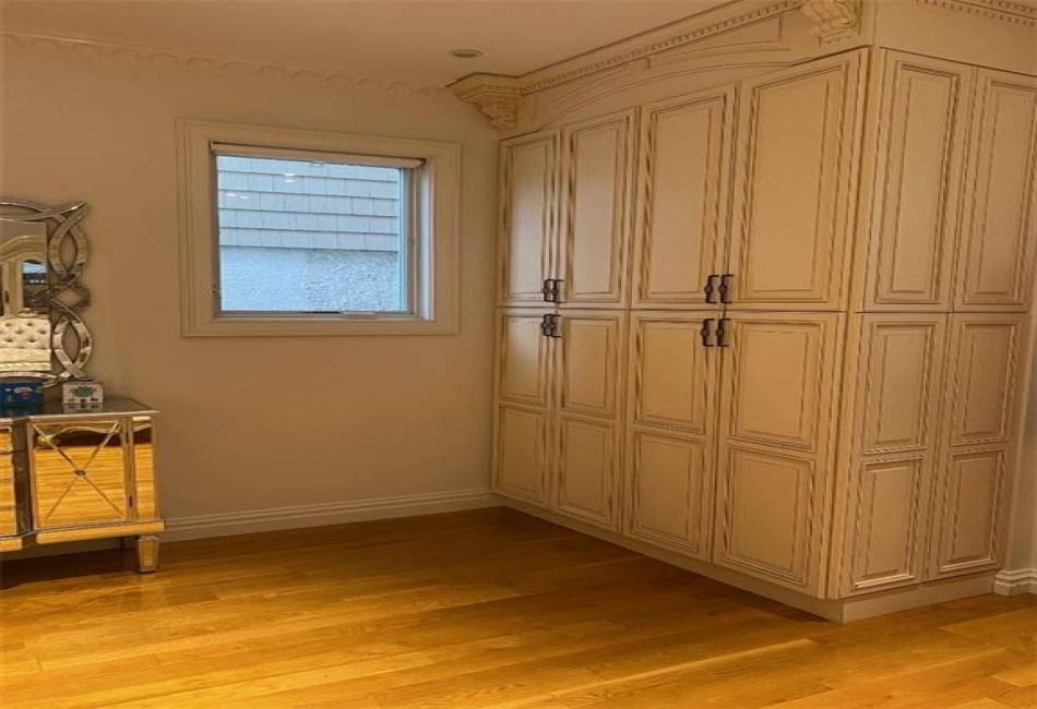 2417 Quentin Road, Brooklyn, New York 11229, 5 Bedrooms Bedrooms, ,4 BathroomsBathrooms,Residential,For Sale,Quentin,489733
