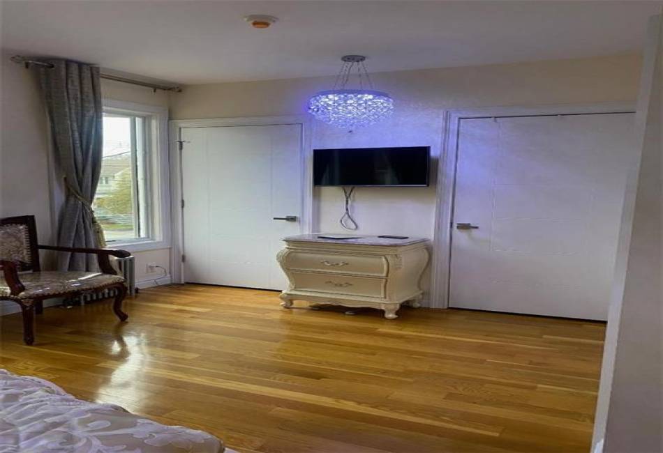 2417 Quentin Road, Brooklyn, New York 11229, 5 Bedrooms Bedrooms, ,4 BathroomsBathrooms,Residential,For Sale,Quentin,489733