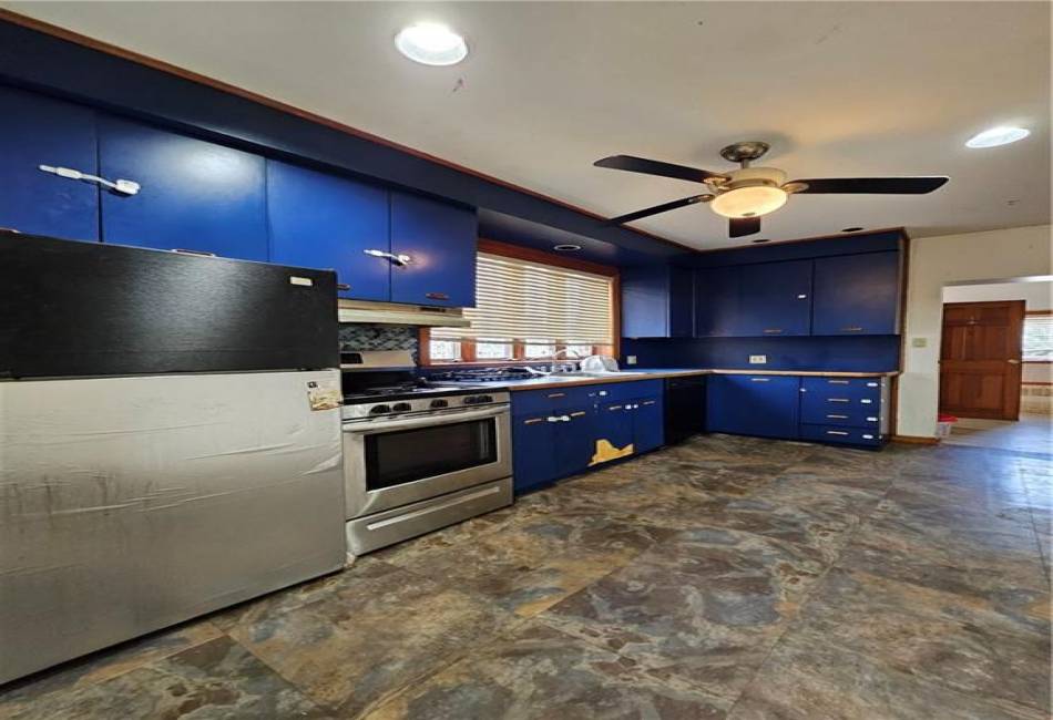 1433 BayRidge Parkway, Brooklyn, New York 11228, 6 Bedrooms Bedrooms, ,3 BathroomsBathrooms,Residential,For Sale,BayRidge,489747
