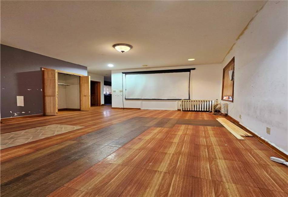 1433 BayRidge Parkway, Brooklyn, New York 11228, 6 Bedrooms Bedrooms, ,3 BathroomsBathrooms,Residential,For Sale,BayRidge,489747