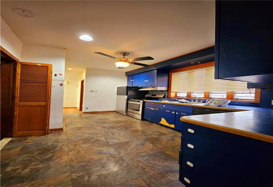 1433 BayRidge Parkway, Brooklyn, New York 11228, 6 Bedrooms Bedrooms, ,3 BathroomsBathrooms,Residential,For Sale,BayRidge,489747