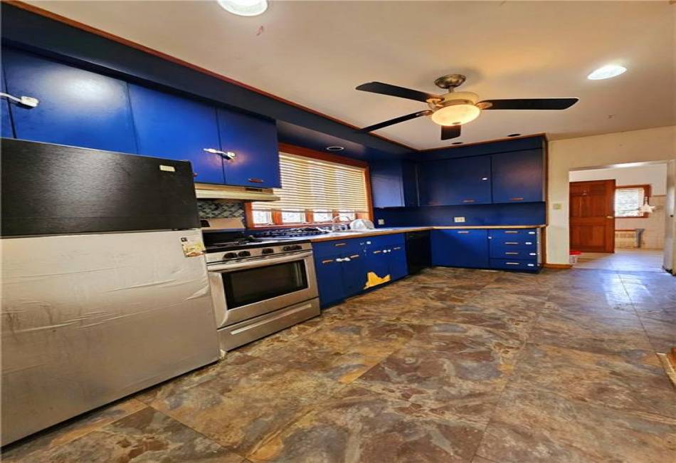 1433 BayRidge Parkway, Brooklyn, New York 11228, 6 Bedrooms Bedrooms, ,3 BathroomsBathrooms,Residential,For Sale,BayRidge,489747