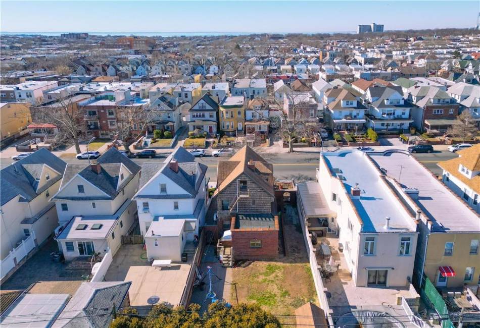 1433 BayRidge Parkway, Brooklyn, New York 11228, 6 Bedrooms Bedrooms, ,3 BathroomsBathrooms,Residential,For Sale,BayRidge,489747
