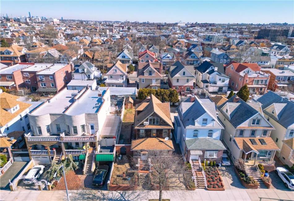 1433 BayRidge Parkway, Brooklyn, New York 11228, 6 Bedrooms Bedrooms, ,3 BathroomsBathrooms,Residential,For Sale,BayRidge,489747