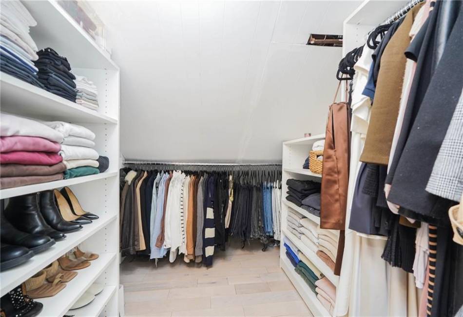 1756 23rd Street, Brooklyn, New York 11229, 5 Bedrooms Bedrooms, ,3 BathroomsBathrooms,Residential,For Sale,23rd,489554