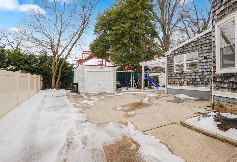 1756 23rd Street, Brooklyn, New York 11229, 5 Bedrooms Bedrooms, ,3 BathroomsBathrooms,Residential,For Sale,23rd,489554