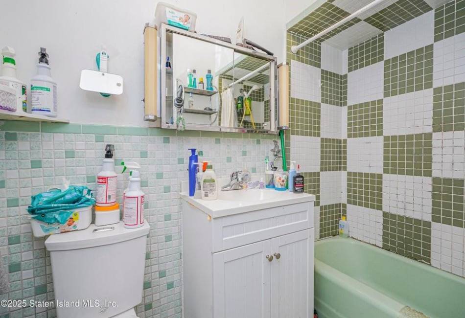 31 Seeley Street, Brooklyn, New York 11218, 7 Bedrooms Bedrooms, ,3 BathroomsBathrooms,Residential,For Sale,Seeley,489737