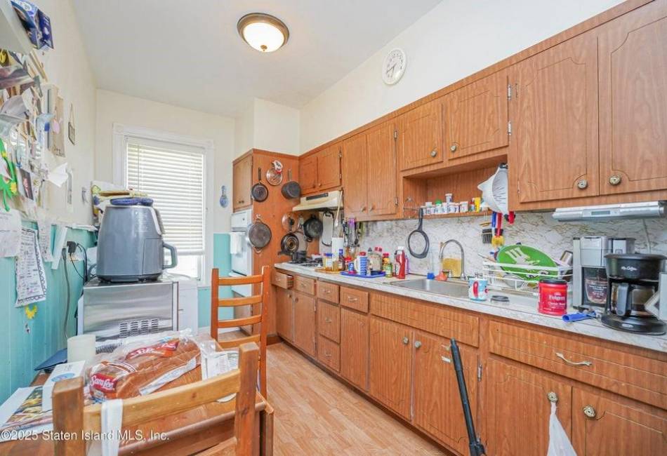 31 Seeley Street, Brooklyn, New York 11218, 7 Bedrooms Bedrooms, ,3 BathroomsBathrooms,Residential,For Sale,Seeley,489737