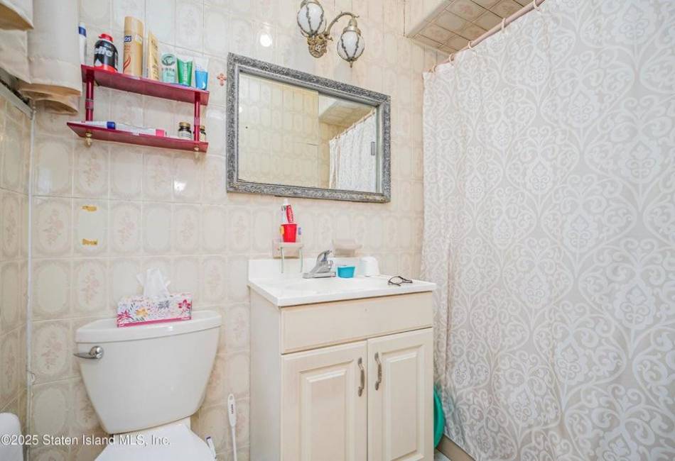 31 Seeley Street, Brooklyn, New York 11218, 7 Bedrooms Bedrooms, ,3 BathroomsBathrooms,Residential,For Sale,Seeley,489737