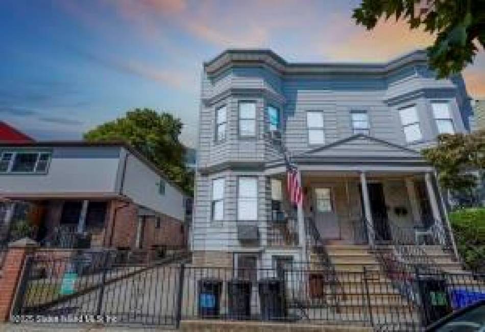 31 Seeley Street, Brooklyn, New York 11218, 7 Bedrooms Bedrooms, ,3 BathroomsBathrooms,Residential,For Sale,Seeley,489737