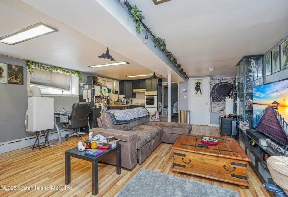 31 Seeley Street, Brooklyn, New York 11218, 7 Bedrooms Bedrooms, ,3 BathroomsBathrooms,Residential,For Sale,Seeley,489737