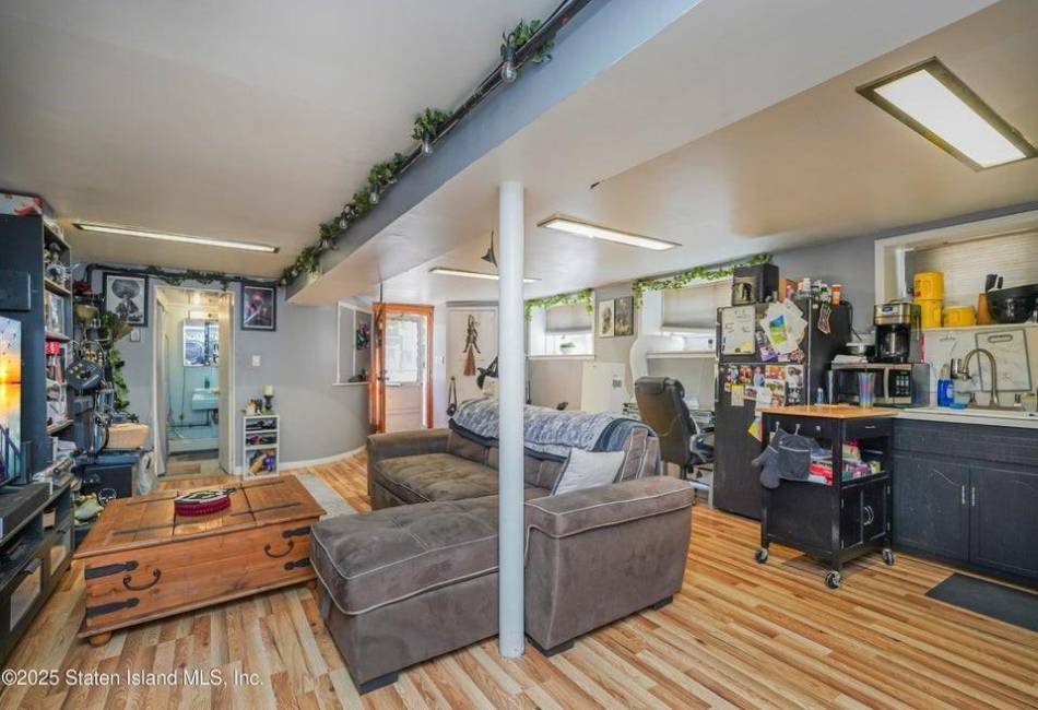 31 Seeley Street, Brooklyn, New York 11218, 7 Bedrooms Bedrooms, ,3 BathroomsBathrooms,Residential,For Sale,Seeley,489737