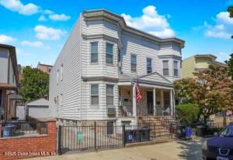 31 Seeley Street, Brooklyn, New York 11218, 7 Bedrooms Bedrooms, ,3 BathroomsBathrooms,Residential,For Sale,Seeley,489737