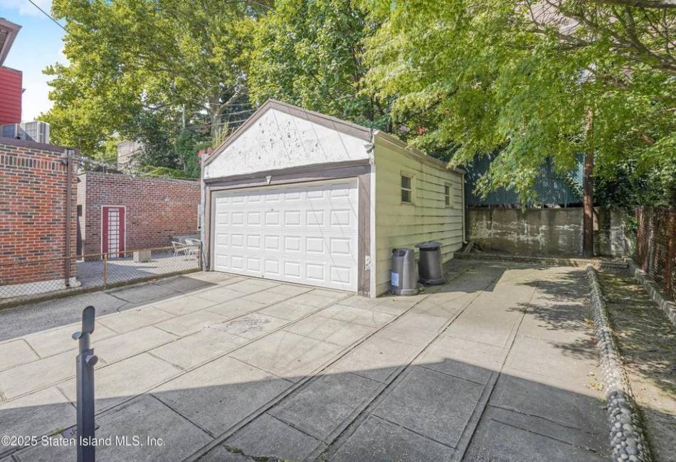 31 Seeley Street, Brooklyn, New York 11218, 7 Bedrooms Bedrooms, ,3 BathroomsBathrooms,Residential,For Sale,Seeley,489737