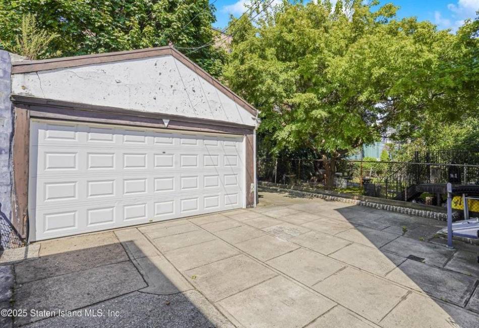 31 Seeley Street, Brooklyn, New York 11218, 7 Bedrooms Bedrooms, ,3 BathroomsBathrooms,Residential,For Sale,Seeley,489737