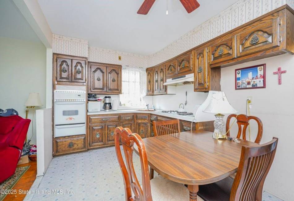31 Seeley Street, Brooklyn, New York 11218, 7 Bedrooms Bedrooms, ,3 BathroomsBathrooms,Residential,For Sale,Seeley,489737