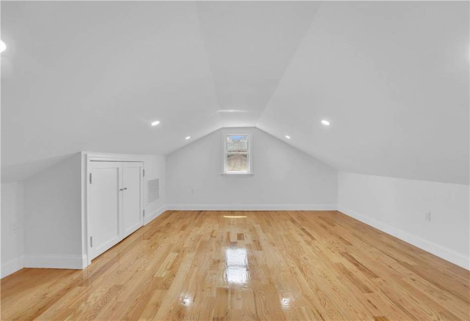 196 Brighton 10th Street, Brooklyn, New York 11235, 4 Bedrooms Bedrooms, ,3 BathroomsBathrooms,Residential,For Sale,Brighton 10th,489795