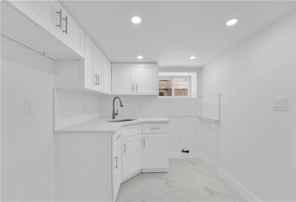 196 Brighton 10th Street, Brooklyn, New York 11235, 4 Bedrooms Bedrooms, ,3 BathroomsBathrooms,Residential,For Sale,Brighton 10th,489795