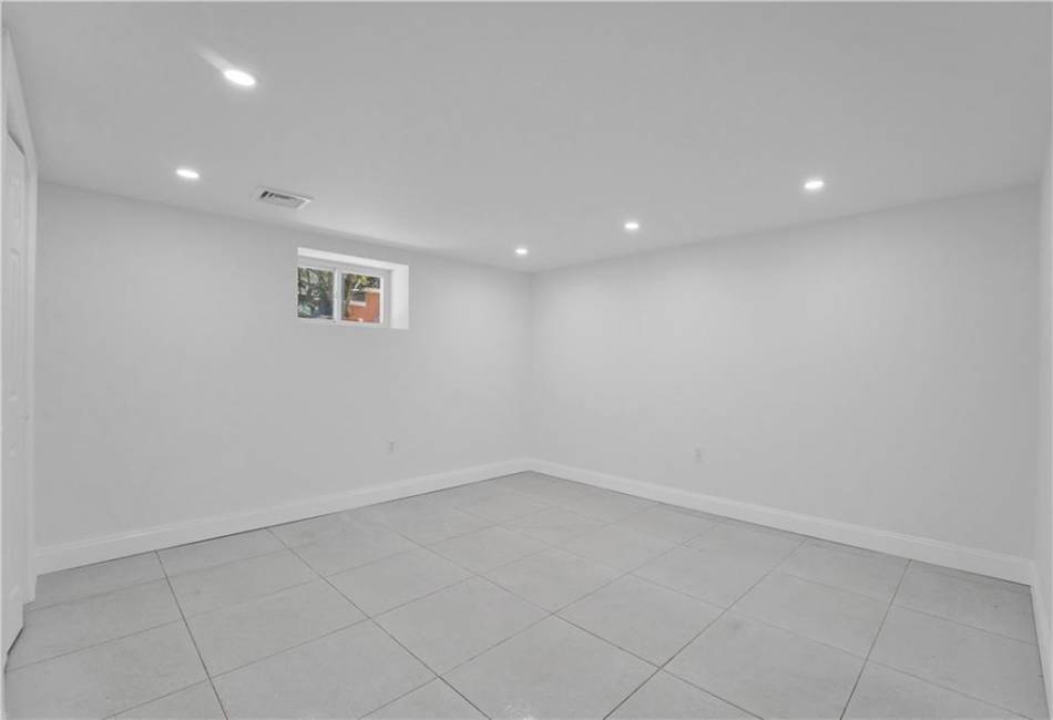 196 Brighton 10th Street, Brooklyn, New York 11235, 4 Bedrooms Bedrooms, ,3 BathroomsBathrooms,Residential,For Sale,Brighton 10th,489795