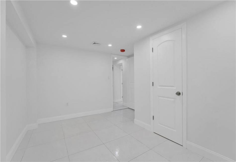 196 Brighton 10th Street, Brooklyn, New York 11235, 4 Bedrooms Bedrooms, ,3 BathroomsBathrooms,Residential,For Sale,Brighton 10th,489795