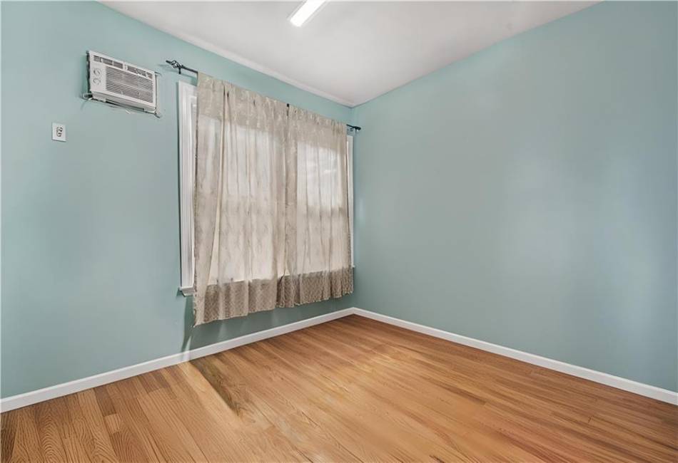 200 Brighton 10th Street, Brooklyn, New York 11235, 4 Bedrooms Bedrooms, ,3 BathroomsBathrooms,Residential,For Sale,Brighton 10th,489797