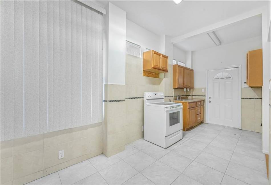 200 Brighton 10th Street, Brooklyn, New York 11235, 4 Bedrooms Bedrooms, ,3 BathroomsBathrooms,Residential,For Sale,Brighton 10th,489797