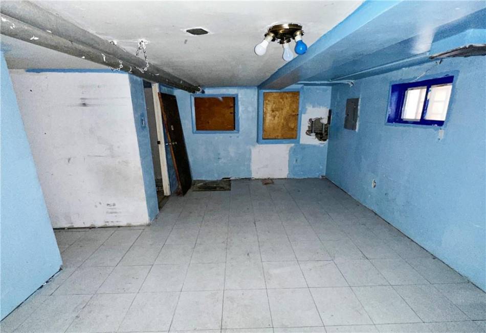 9303 Avenue K, Brooklyn, New York 11236, 2 Bedrooms Bedrooms, ,1.5 BathroomsBathrooms,Residential,For Sale,Avenue K,489812