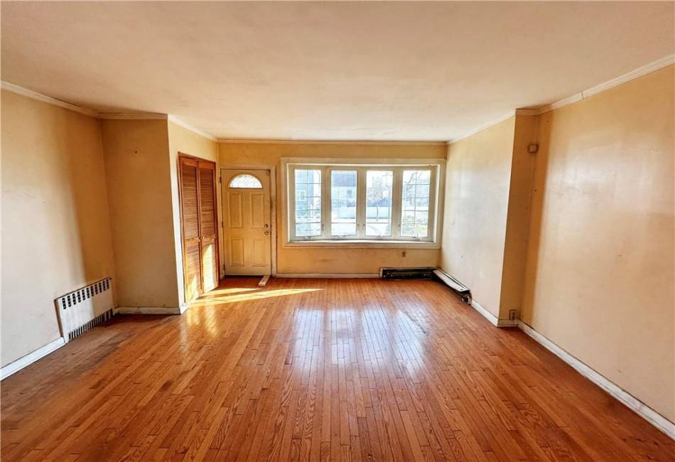 9303 Avenue K, Brooklyn, New York 11236, 2 Bedrooms Bedrooms, ,1.5 BathroomsBathrooms,Residential,For Sale,Avenue K,489812