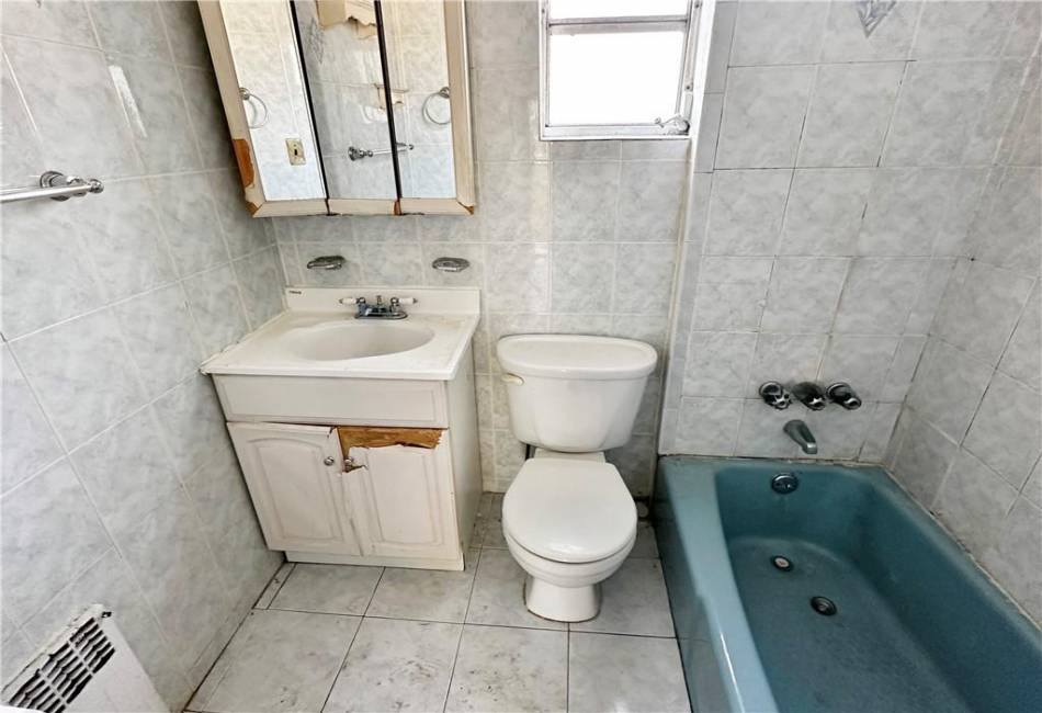 9303 Avenue K, Brooklyn, New York 11236, 2 Bedrooms Bedrooms, ,1.5 BathroomsBathrooms,Residential,For Sale,Avenue K,489812