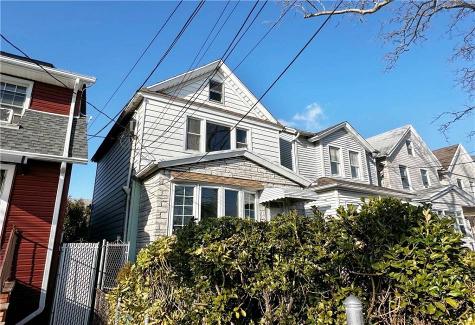 9303 Avenue K, Brooklyn, New York 11236, 2 Bedrooms Bedrooms, ,1.5 BathroomsBathrooms,Residential,For Sale,Avenue K,489812