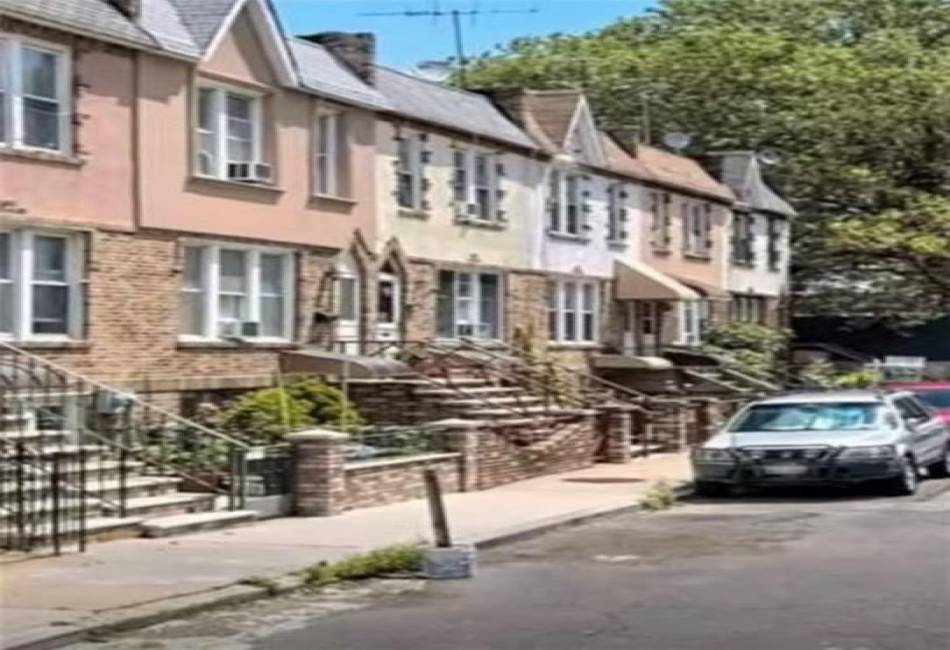 9 Corso Court, Brooklyn, New York 11223, 5 Bedrooms Bedrooms, ,3 BathroomsBathrooms,Residential,For Sale,Corso,489813