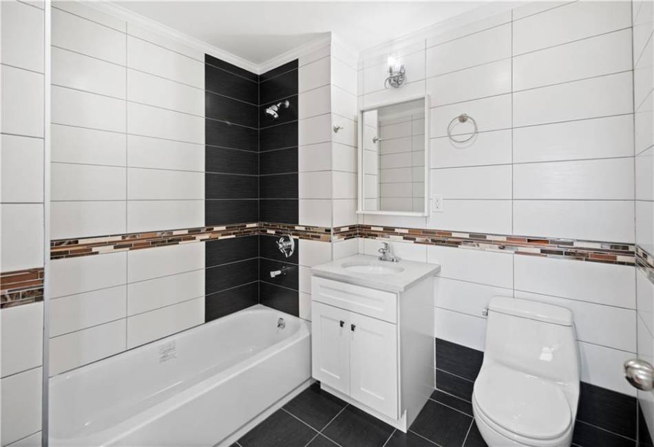 3031 Brighton 5th Street, Brooklyn, New York 11235, 2 Bedrooms Bedrooms, ,1.5 BathroomsBathrooms,Residential,For Sale,Brighton 5th,489816