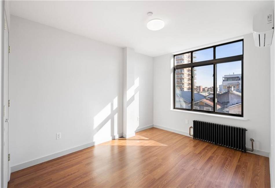 3031 Brighton 5th Street, Brooklyn, New York 11235, 2 Bedrooms Bedrooms, ,1.5 BathroomsBathrooms,Residential,For Sale,Brighton 5th,489816