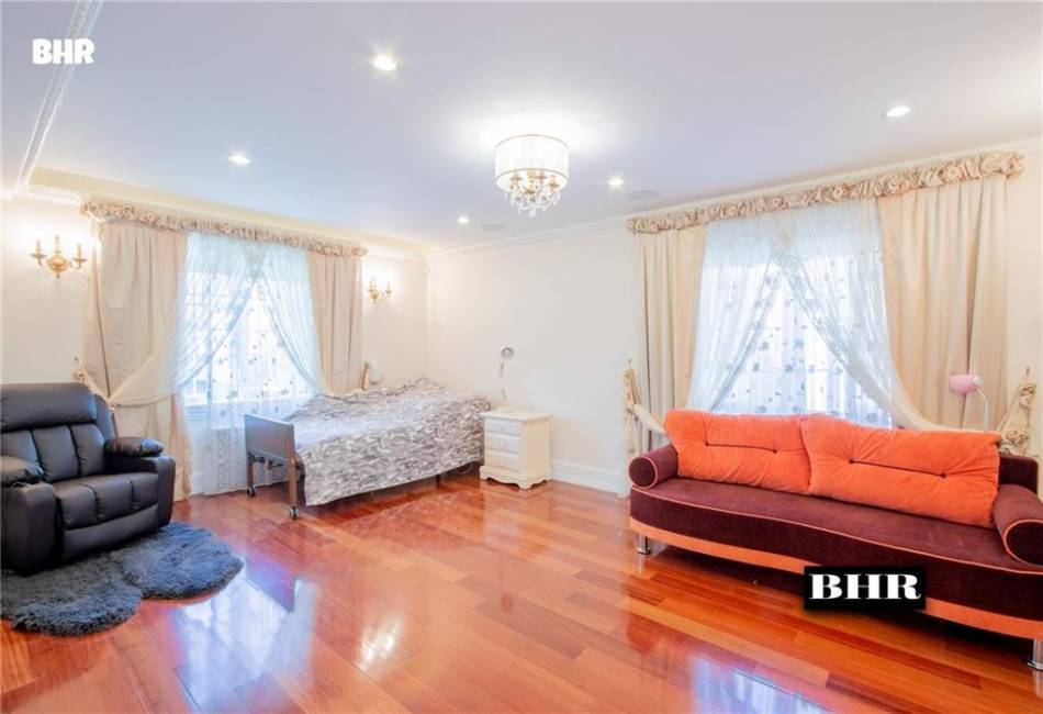 4094 Ocean Avenue, Brooklyn, New York 11235, 5 Bedrooms Bedrooms, ,5 BathroomsBathrooms,Residential,For Sale,Ocean,489724