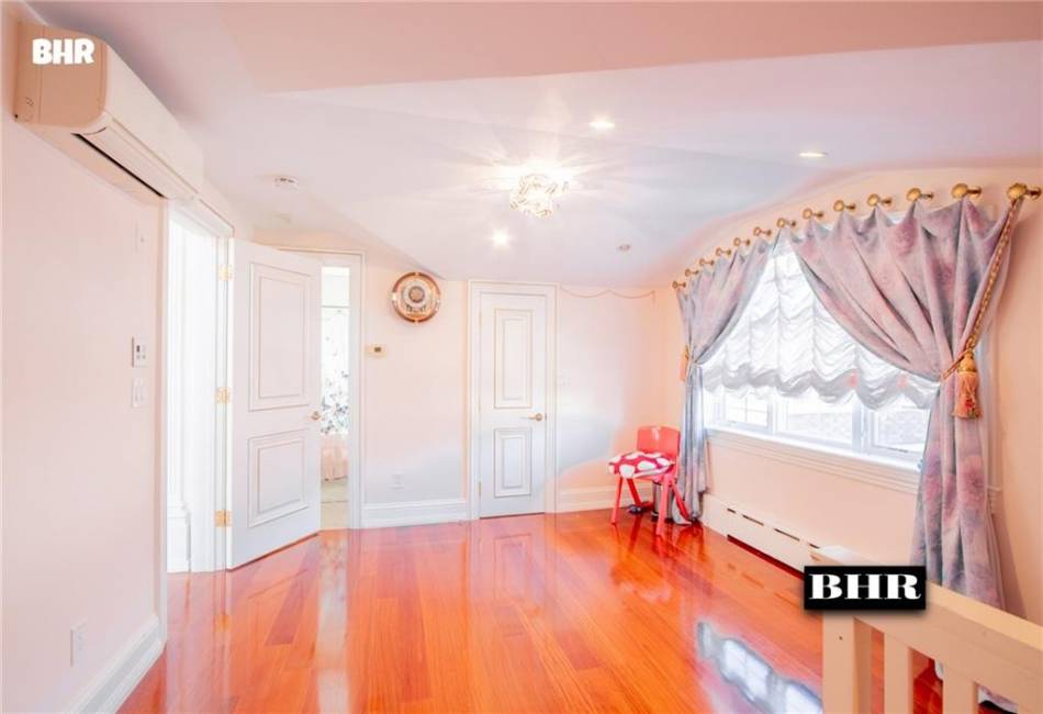 4094 Ocean Avenue, Brooklyn, New York 11235, 5 Bedrooms Bedrooms, ,5 BathroomsBathrooms,Residential,For Sale,Ocean,489724