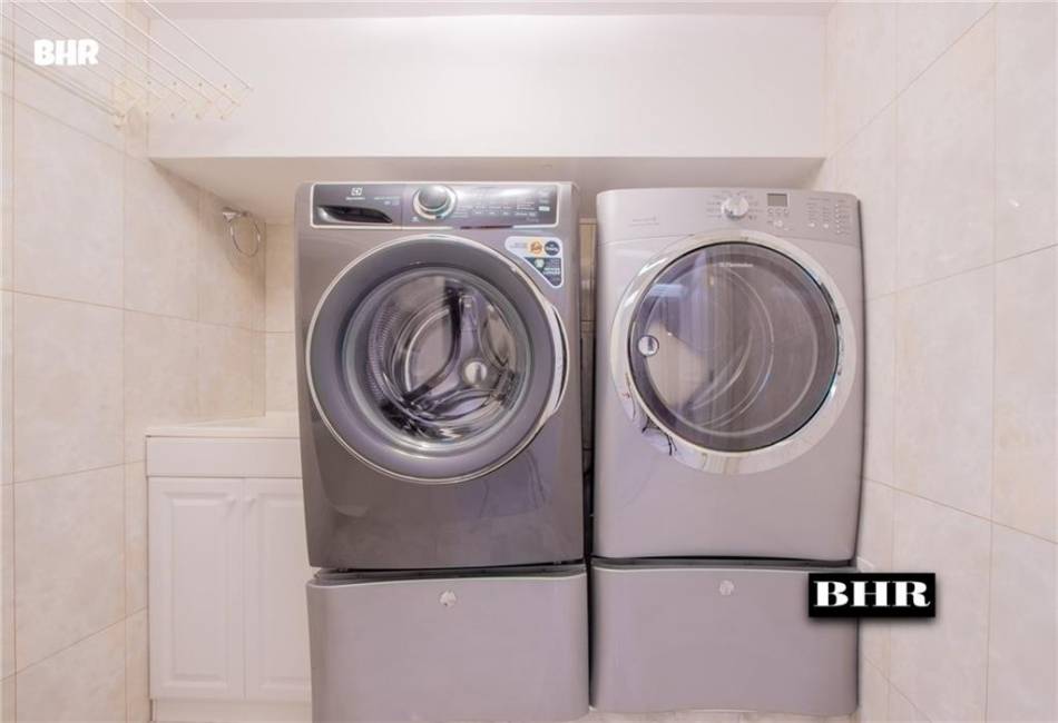 4094 Ocean Avenue, Brooklyn, New York 11235, 5 Bedrooms Bedrooms, ,5 BathroomsBathrooms,Residential,For Sale,Ocean,489724