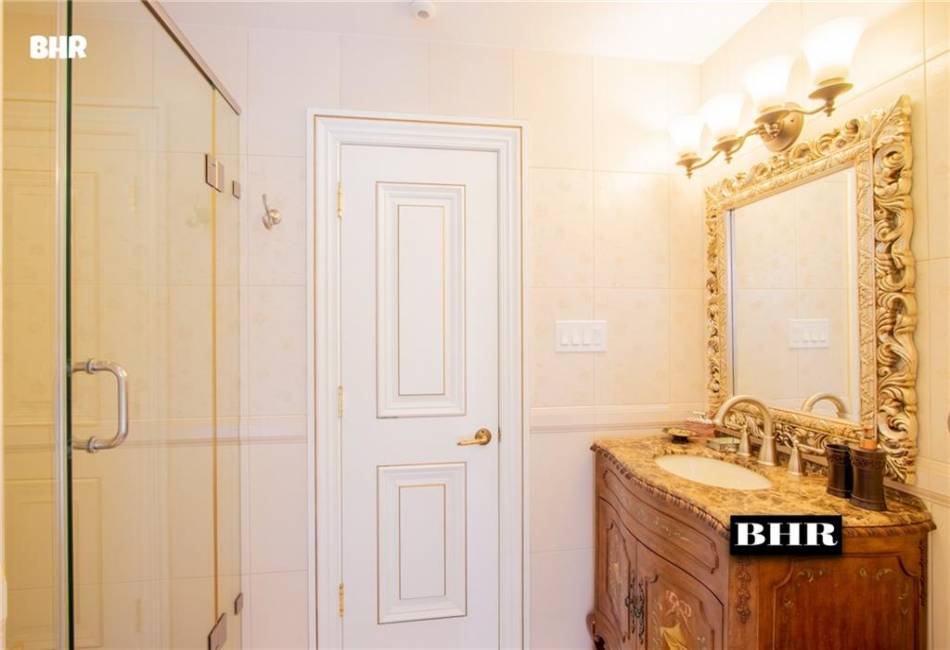 4094 Ocean Avenue, Brooklyn, New York 11235, 5 Bedrooms Bedrooms, ,5 BathroomsBathrooms,Residential,For Sale,Ocean,489724