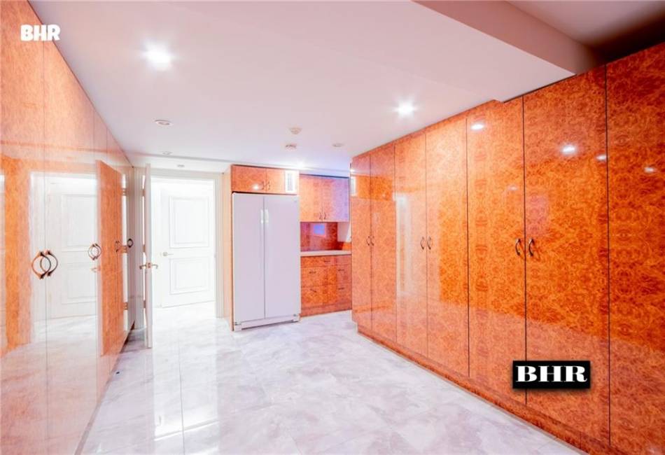 4094 Ocean Avenue, Brooklyn, New York 11235, 5 Bedrooms Bedrooms, ,5 BathroomsBathrooms,Residential,For Sale,Ocean,489724