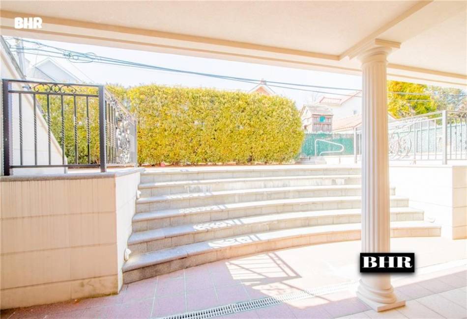 4094 Ocean Avenue, Brooklyn, New York 11235, 5 Bedrooms Bedrooms, ,5 BathroomsBathrooms,Residential,For Sale,Ocean,489724