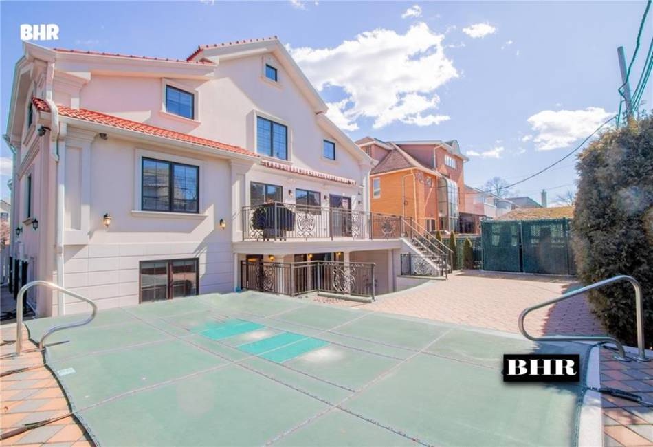 4094 Ocean Avenue, Brooklyn, New York 11235, 5 Bedrooms Bedrooms, ,5 BathroomsBathrooms,Residential,For Sale,Ocean,489724