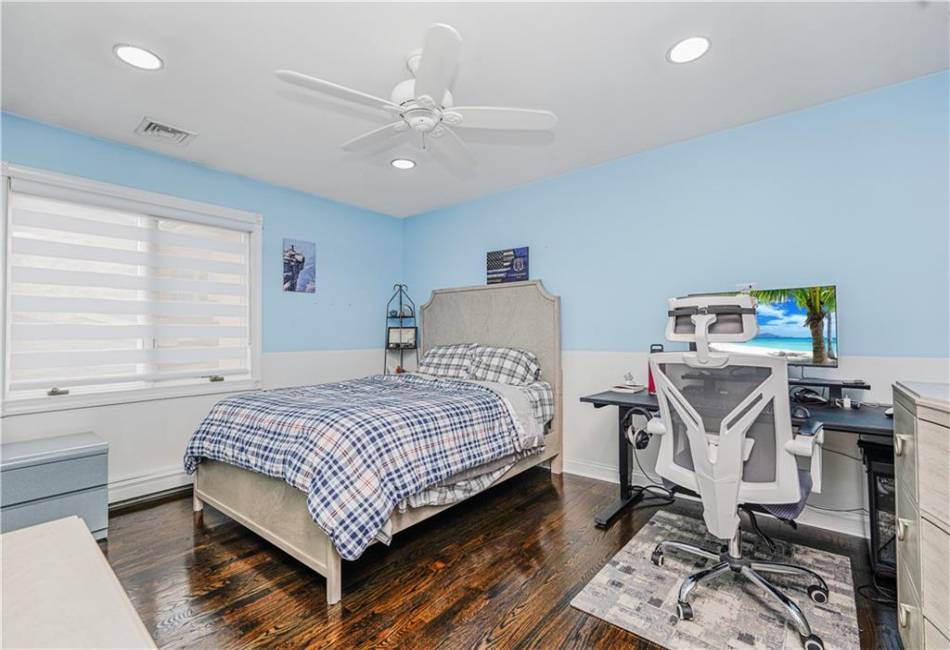 90 Giegerich Avenue, Staten Island, New York 10307, 5 Bedrooms Bedrooms, ,Residential,For Sale,Giegerich,489782