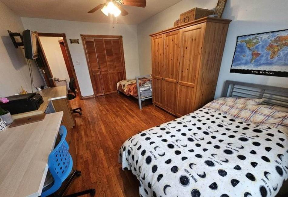 207 Ocean Parkway, Brooklyn, New York 11218, 1 Bedroom Bedrooms, ,1 BathroomBathrooms,Residential,For Sale,Ocean,489844