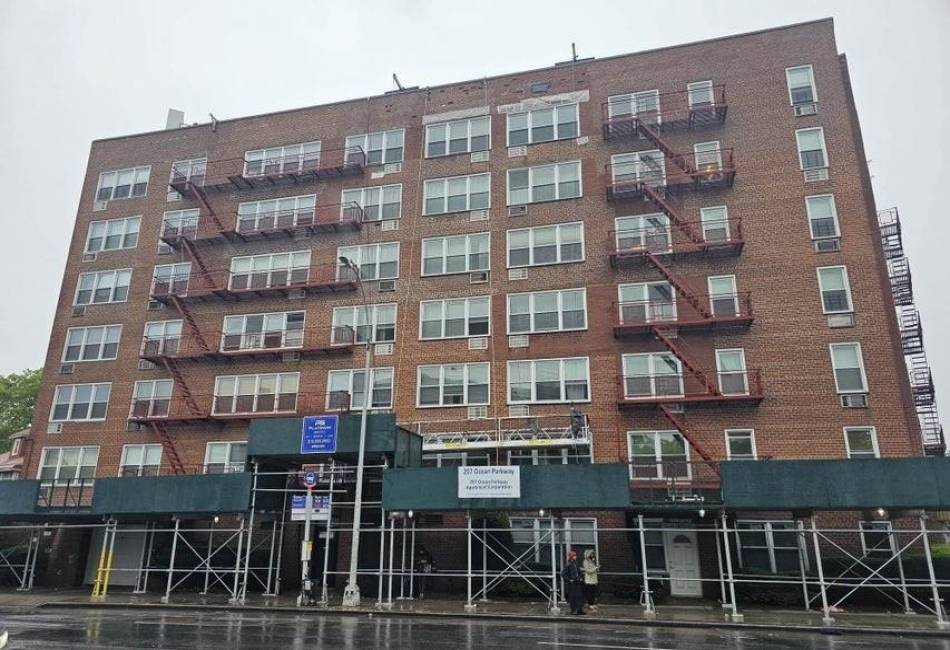 207 Ocean Parkway, Brooklyn, New York 11218, 1 Bedroom Bedrooms, ,1 BathroomBathrooms,Residential,For Sale,Ocean,489844